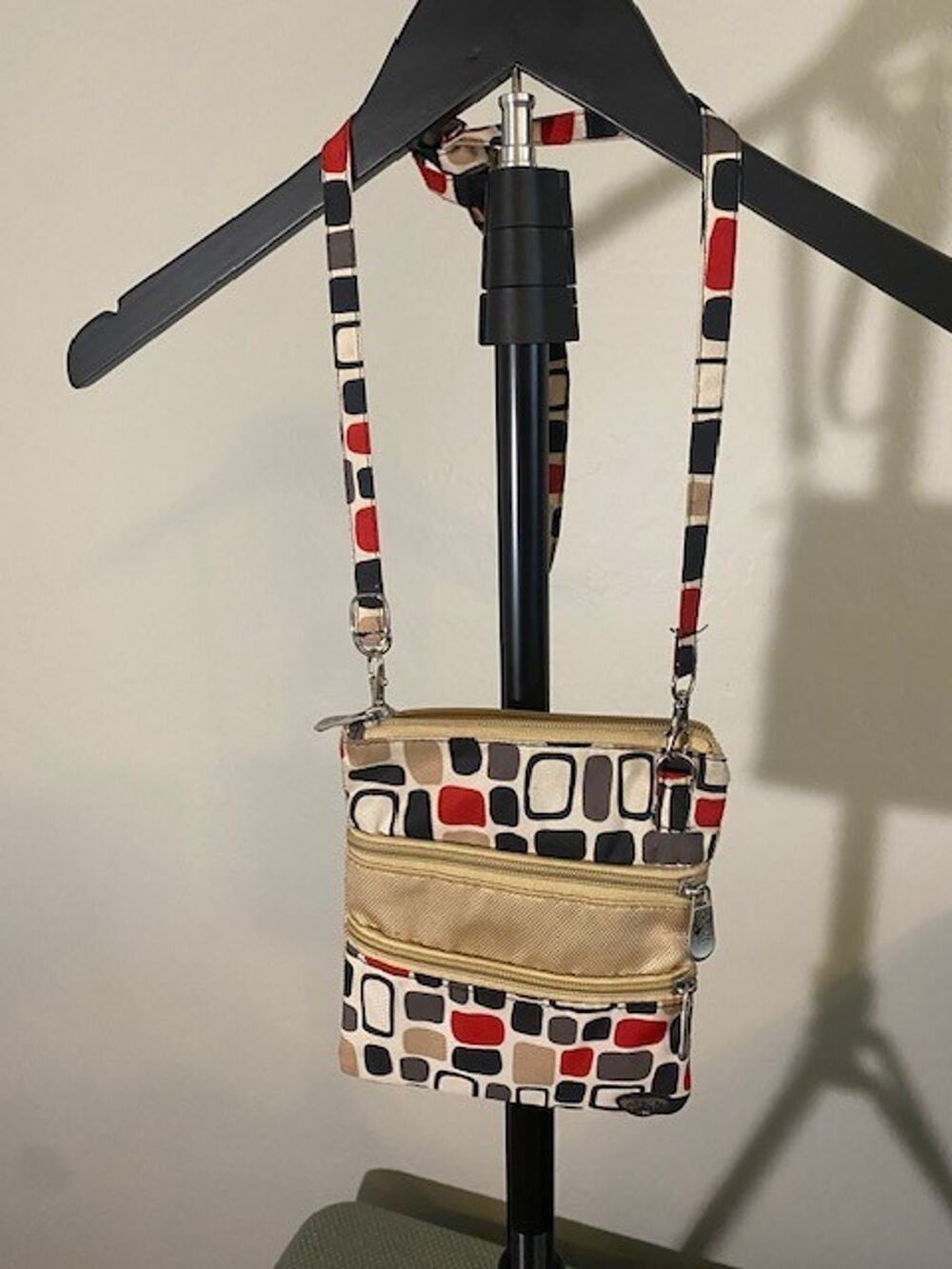 Glove It Crossbody Bag Geometric Print Multi Pocket Travel Purse Lightweight